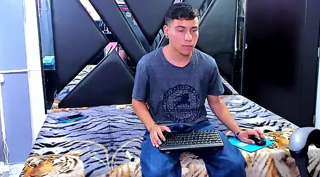 Snapshot of salvadorgomezx chatting on 23, 12, 2024 salvadorgomezx online show from 23, 12, 2024