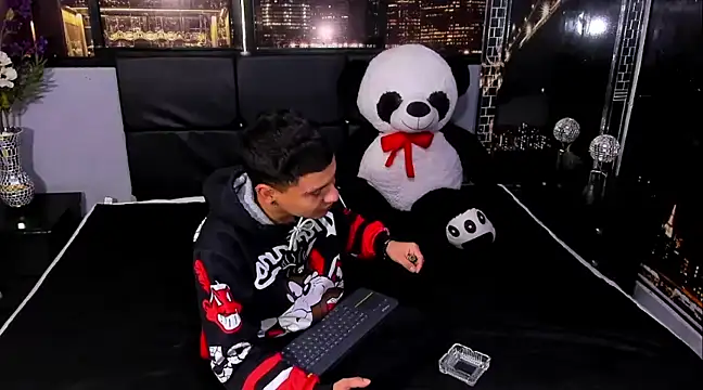 Snapshot of salvadorgomezx chatting on 28, 12, 2024 salvadorgomezx online show from 28, 12, 2024