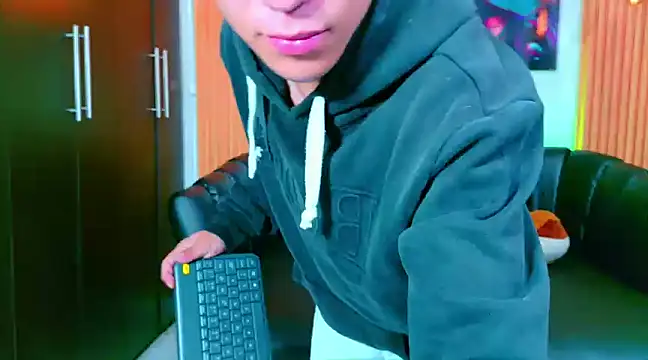 Snapshot of salvadorgomezx chatting on 6, 2, 2025 salvadorgomezx online show from 6, 2, 2025