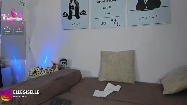 ElleGisellee online show from 11, 11, 2025