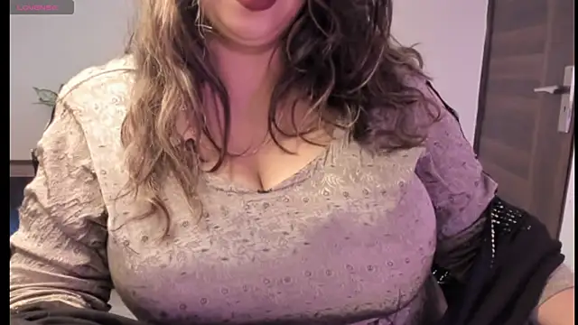 Snapshot of Gulabi_Queen chatting on 12, 3, 2025 Gulabi Queen online show from 12, 3, 2025