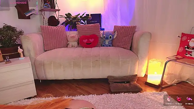 Snapshot of HANNAH_LOVEE chatting on 6, 11, 2025 HANNAH LOVEE online show from 6, 11, 2025