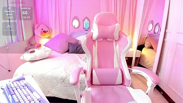 Snapshot of SophiIamilleer chatting on 24, 1, 2025 SophiIamilleer online show from 24, 1, 2025