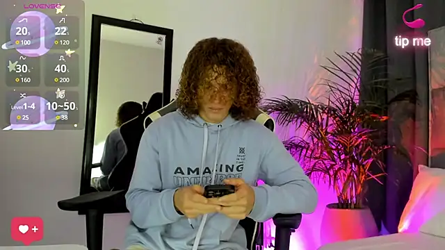 All3ssandr0 online show from 4, 12, 2024