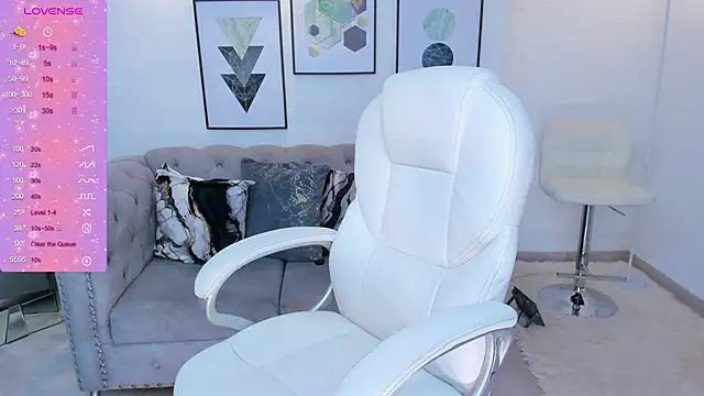 kendaall jenner  online show from 28, 2, 2025