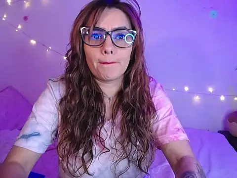 Snapshot of Lu_perez chatting on 5, 11, 2025 Lu perez online show from 5, 11, 2025