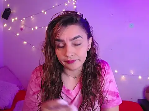 Snapshot of Lu_perez chatting on 10, 11, 2025 Lu perez online show from 10, 11, 2025