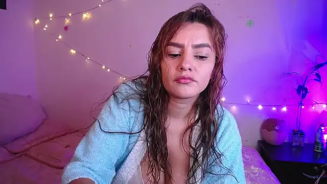 Snapshot of Lu_perez chatting on 15, 11, 2025 Lu perez online show from 15, 11, 2025