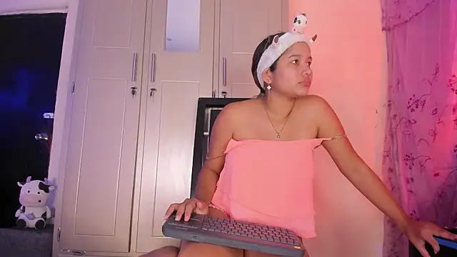 Snapshot of dafnezahiraa_ chatting on 23, 5, 2026 dafnezahiraa online show from 23, 5, 2026