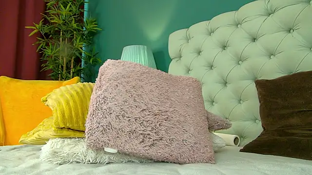 Foxxxy MILF online show from 9, 3, 2025