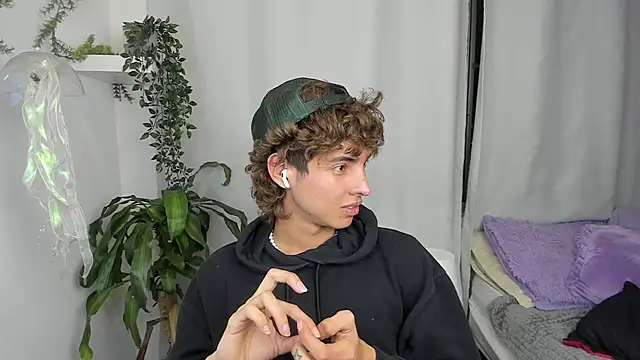 Snapshot of santy-kitty chatting on 18, 12, 2025 santy-kitty online show from 18, 12, 2025