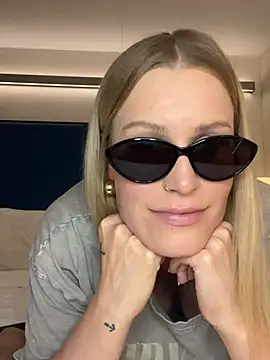 Sissy-Bee online show from 12, 2, 2025