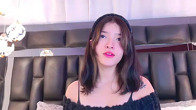 AlliciaKim online show from 18, 2, 2025