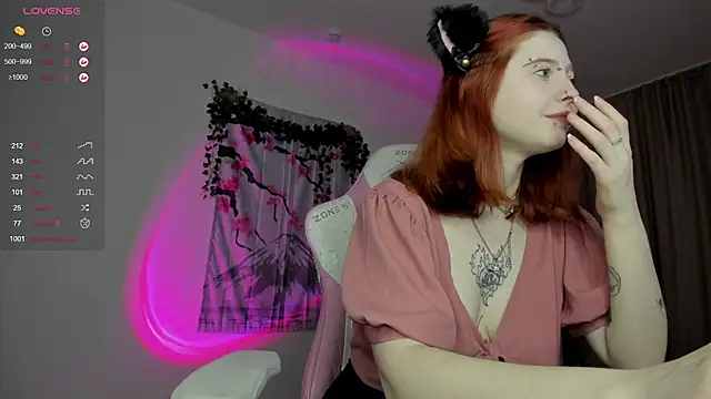 ScarletRos3 online show from 10, 1, 2025