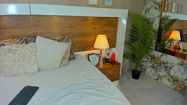 EmaBakker online show from 28, 2, 2025