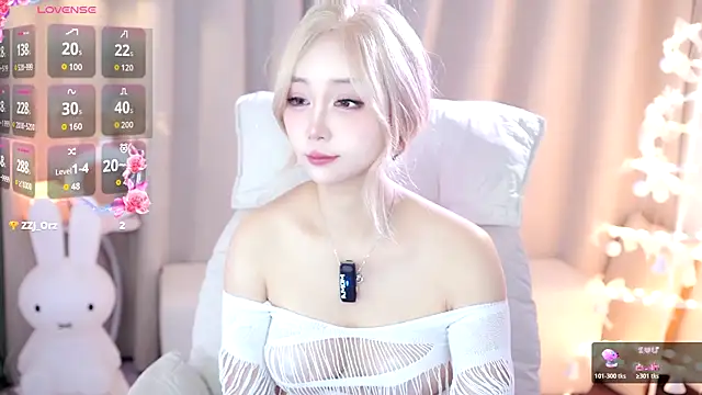 UUKiss  online show from 23, 10, 2025