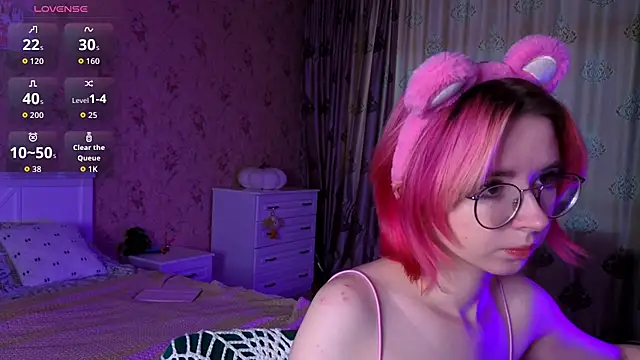 Nora Failure online show from 15, 10, 2025