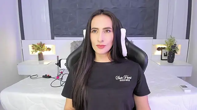 SaraGomez1 online show from 2, 10, 2025