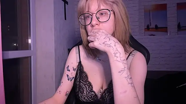 Snapshot of moundliicht1 chatting on 28, 2, 2025 moundliicht1 online show from 28, 2, 2025