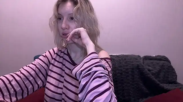 Snapshot of moundliicht1 chatting on 7, 10, 2025 moundliicht1 online show from 7, 10, 2025