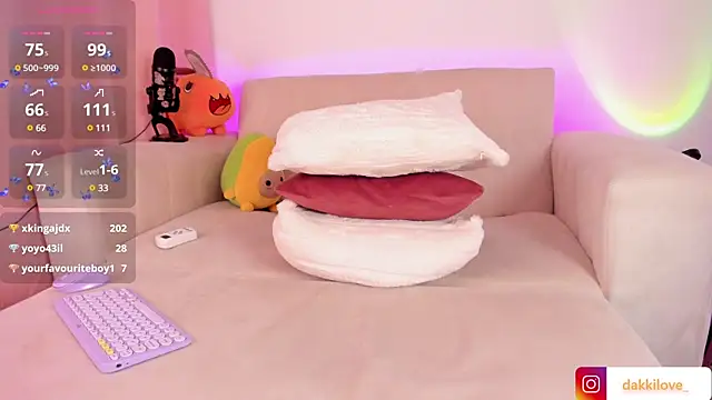 Snapshot of DAKOTA_LOVEE chatting on 12, 1, 2025 DAKOTA LOVEE online show from 12, 1, 2025
