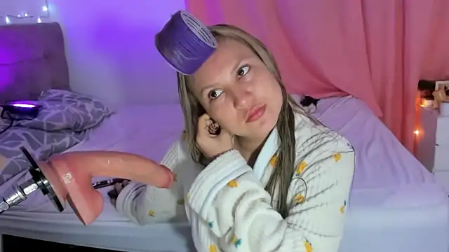 Annaraquel  online show from 5, 12, 2025