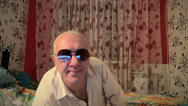 Snapshot of StellarTeam chatting on 5, 1, 2025 StellarTeam online show from 5, 1, 2025