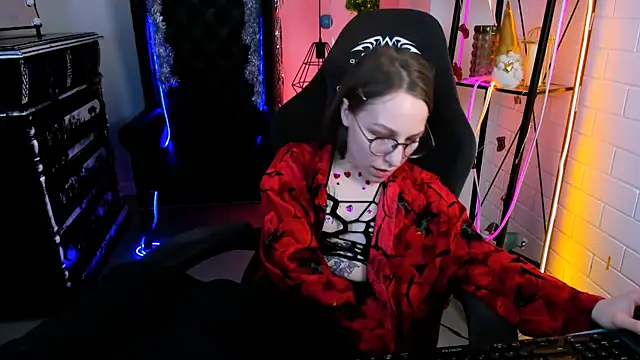 Snapshot of AphexQueen chatting on 15, 12, 2024 AphexQueen online show from 15, 12, 2024