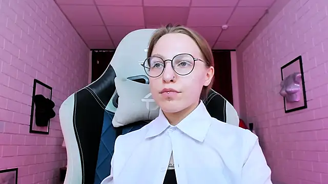 Snapshot of AphexQueen chatting on 11, 1, 2025 AphexQueen online show from 11, 1, 2025