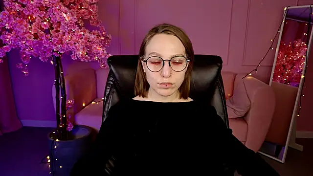 Snapshot of AphexQueen chatting on 7, 3, 2025 AphexQueen online show from 7, 3, 2025