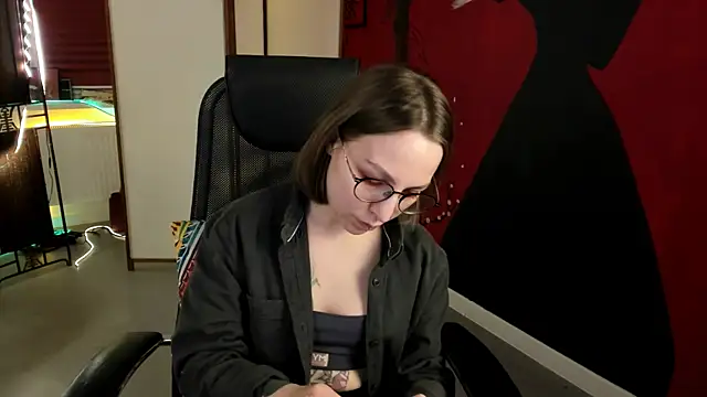 Snapshot of AphexQueen chatting on 8, 3, 2025 AphexQueen online show from 8, 3, 2025