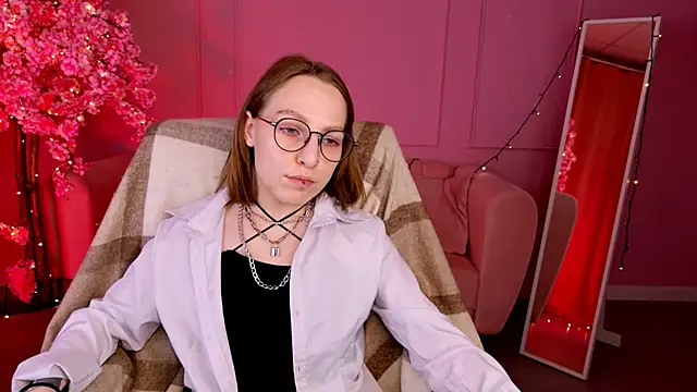 Snapshot of AphexQueen chatting on 10, 3, 2025 AphexQueen online show from 10, 3, 2025