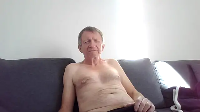Snapshot of naturiste974 chatting on 16, 10, 2025 naturiste974 online show from 16, 10, 2025