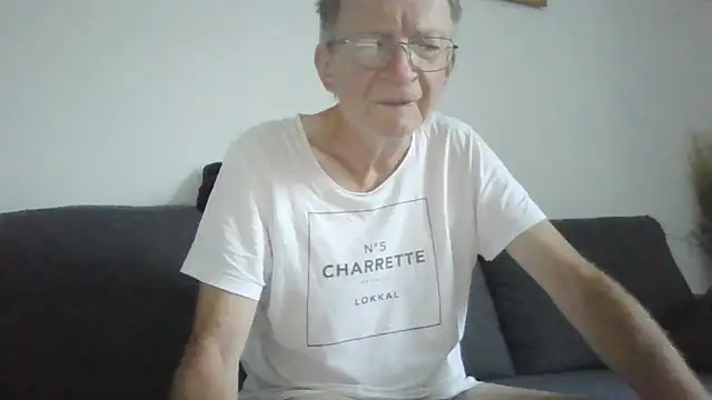 Snapshot of naturiste974 chatting on 15, 6, 2026 naturiste974 online show from 15, 6, 2026