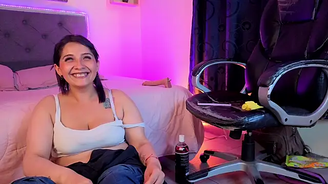 Snapshot of emily_leinner chatting on 5, 5, 2026 emily leinner online show from 5, 5, 2026
