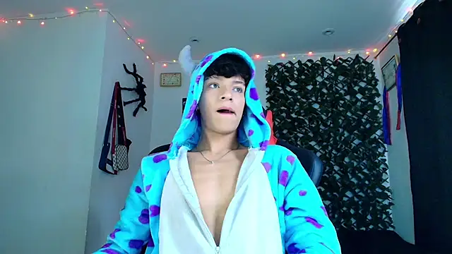 Snapshot of twink_sebas_ chatting on 3, 2, 2025 twink sebas online show from 3, 2, 2025