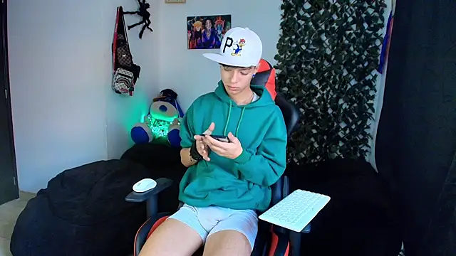 Snapshot of twink_sebas_ chatting on 8, 2, 2025 twink sebas online show from 8, 2, 2025