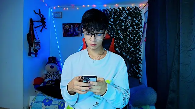 Snapshot of twink_sebas_ chatting on 16, 2, 2025 twink sebas online show from 16, 2, 2025