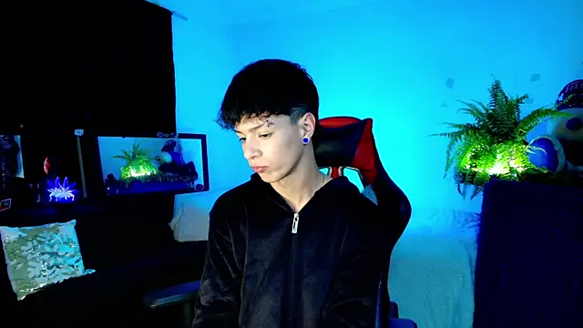 Snapshot of twink_sebas_ chatting on 7, 10, 2025 twink sebas online show from 7, 10, 2025