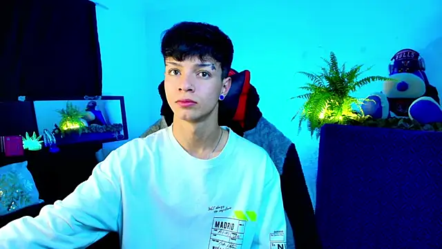 Snapshot of twink_sebas_ chatting on 8, 10, 2025 twink sebas online show from 8, 10, 2025