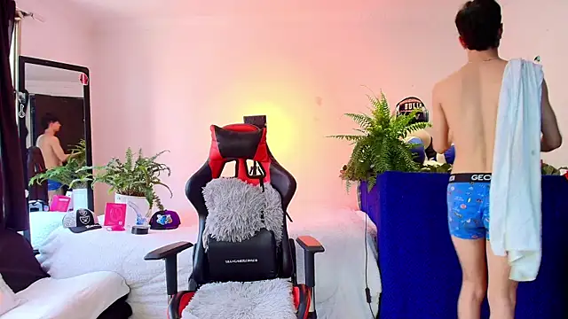 Snapshot of twink_sebas_ chatting on 11, 10, 2025 twink sebas online show from 11, 10, 2025