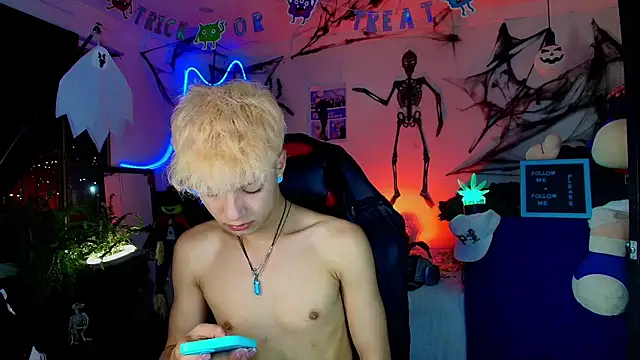 Snapshot of twink_sebas_ chatting on 30, 10, 2025 twink sebas online show from 30, 10, 2025