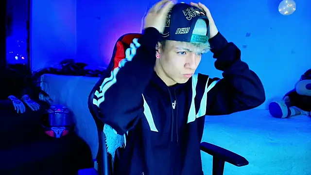 Snapshot of twink_sebas_ chatting on 18, 11, 2025 twink sebas online show from 18, 11, 2025