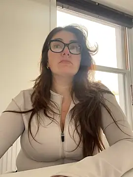 Miss Stassi online show from 2, 1, 2025