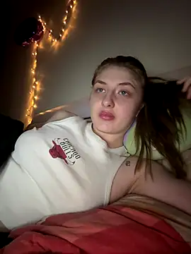 Snapshot of sexyy_girl_ chatting on 17, 12, 2025 sexyy girl online show from 17, 12, 2025