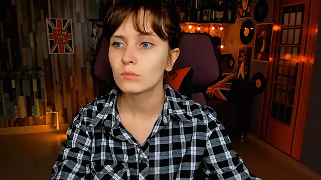 Snapshot of LolaAsmus chatting on 5, 11, 2025 LolaAsmus online show from 5, 11, 2025