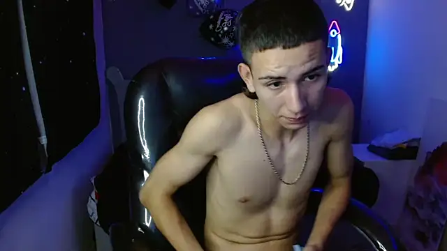 Snapshot of JackSwan18 chatting on 7, 1, 2025 JackSwan18 online show from 7, 1, 2025