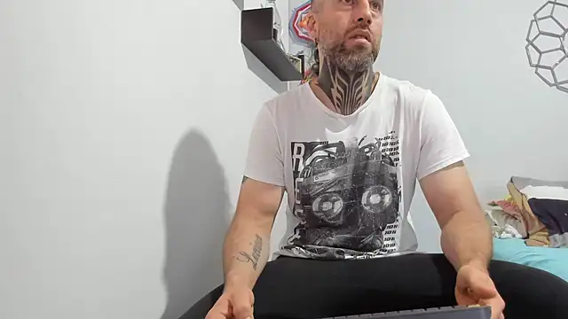 Antoniohot2024 online show from 17, 2, 2025