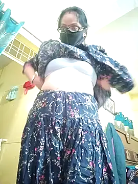 Snapshot of heenage chatting on 3, 2, 2025 heenage online show from 3, 2, 2025