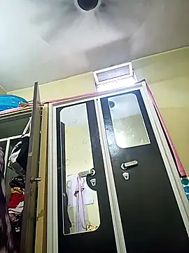 Snapshot of heenage chatting on 6, 10, 2025 heenage online show from 6, 10, 2025